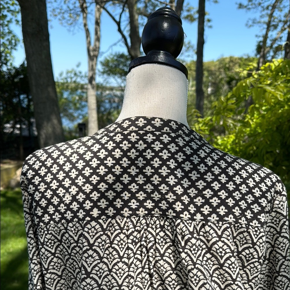 Black and White Patterned Button-Up Dress - Picture 5 of 7